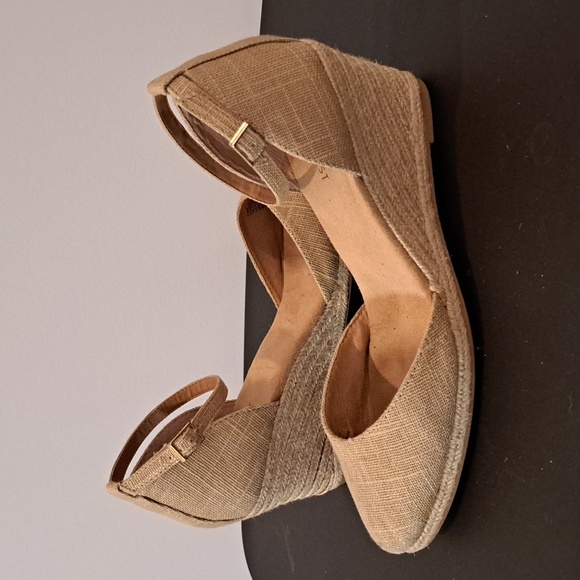Nine West Chikflic Espadrille Wedge Platforms Tan/Gold Size 10 - Picture 4 of 5